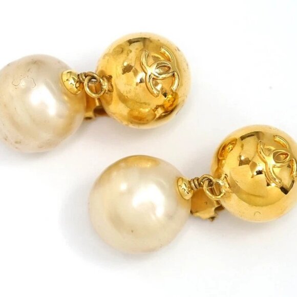 CHANEL CC Logos Ball Pearl Dangle Clip-On Earrings Gold Tone 93A Auth w/Box - Picture 3 of 6
